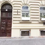 Near Blaha Lujza Square