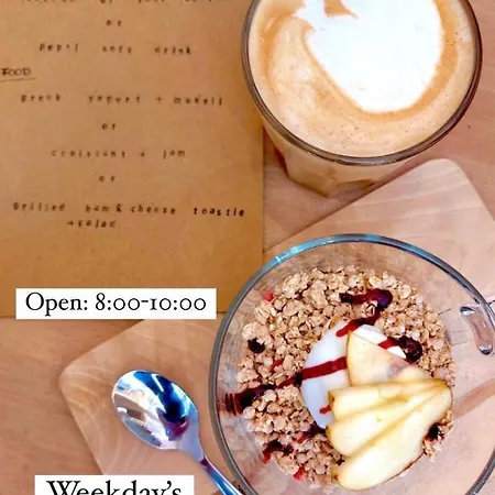 Near Blaha Lujza Square דירה