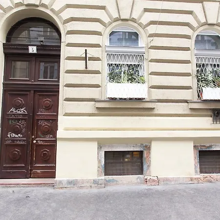 Near Blaha Lujza Square